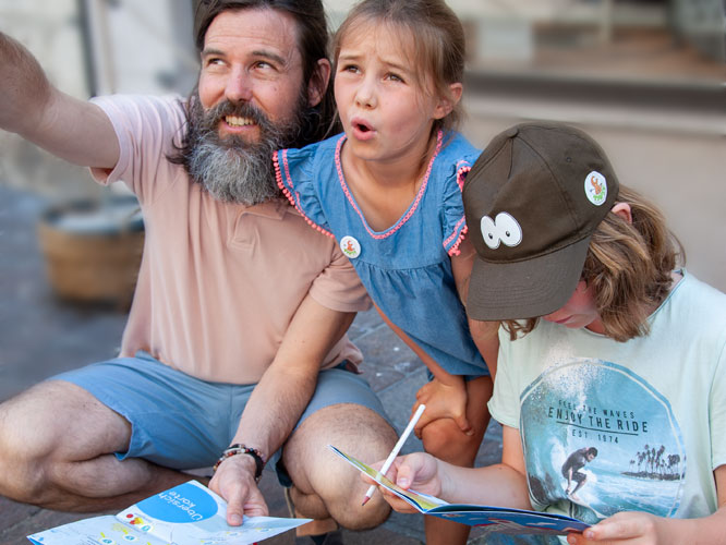 TAPSY Tour with guide and interactive booklet